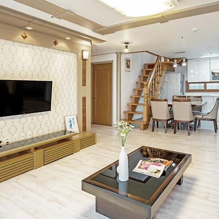 Home Fourest Resort Geoje Bagian luar foto
