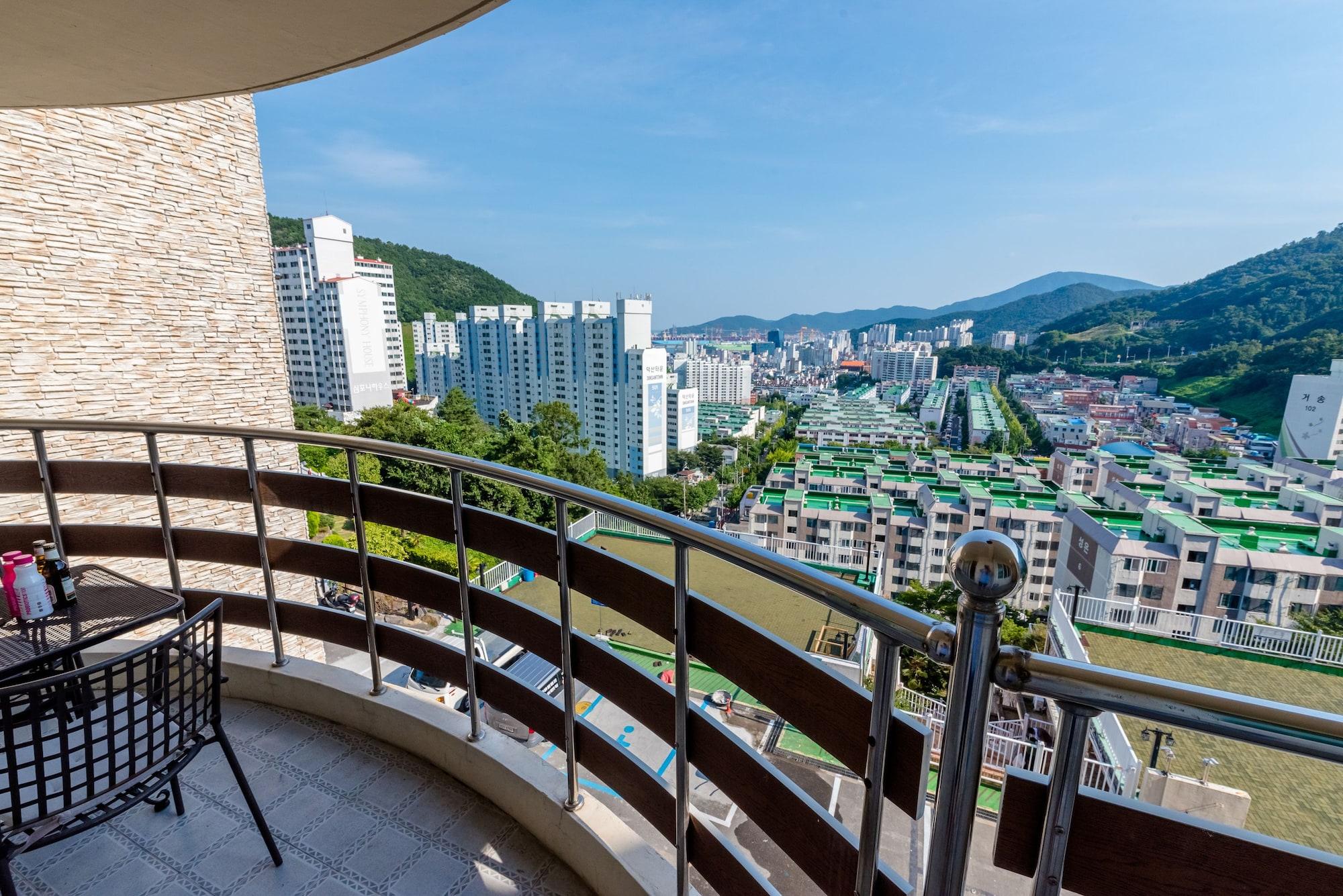 Home Fourest Resort Geoje Bagian luar foto