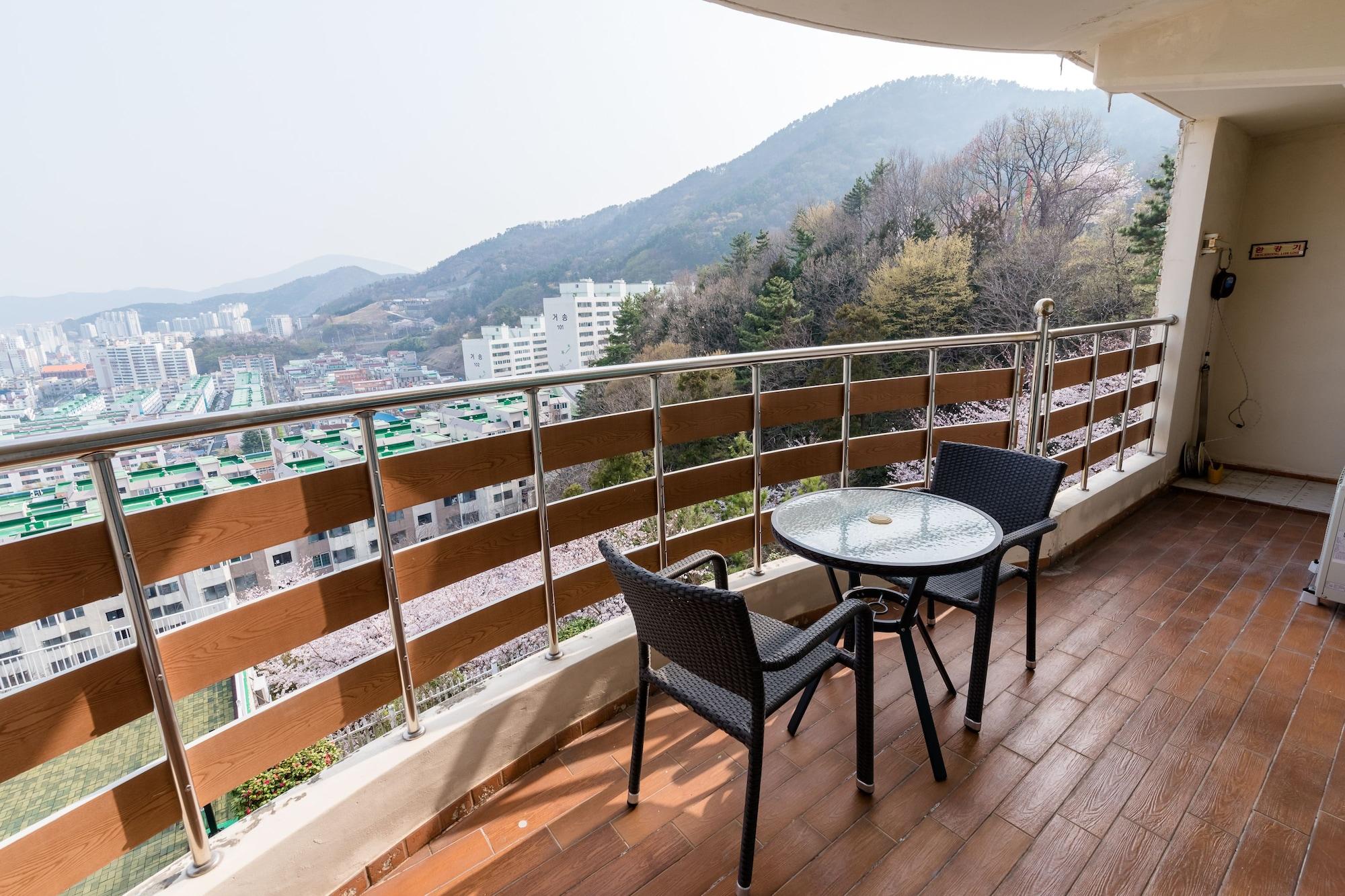 Home Fourest Resort Geoje Bagian luar foto