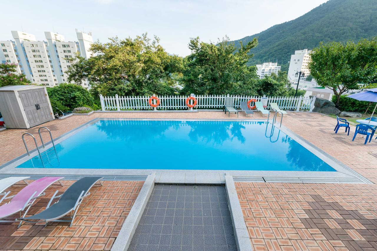 Home Fourest Resort Geoje Bagian luar foto