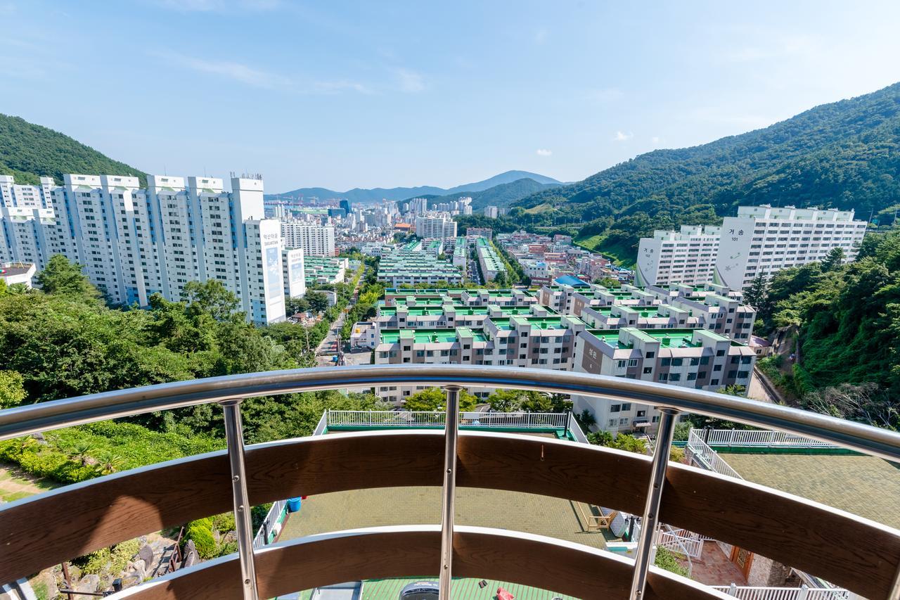 Home Fourest Resort Geoje Bagian luar foto