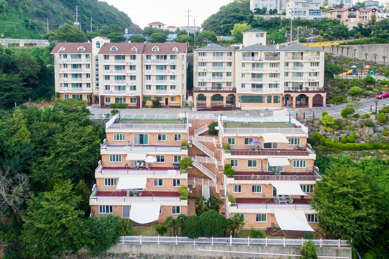 Home Fourest Resort Geoje Bagian luar foto