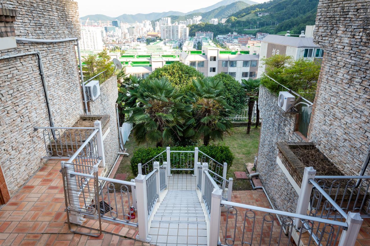 Home Fourest Resort Geoje Bagian luar foto