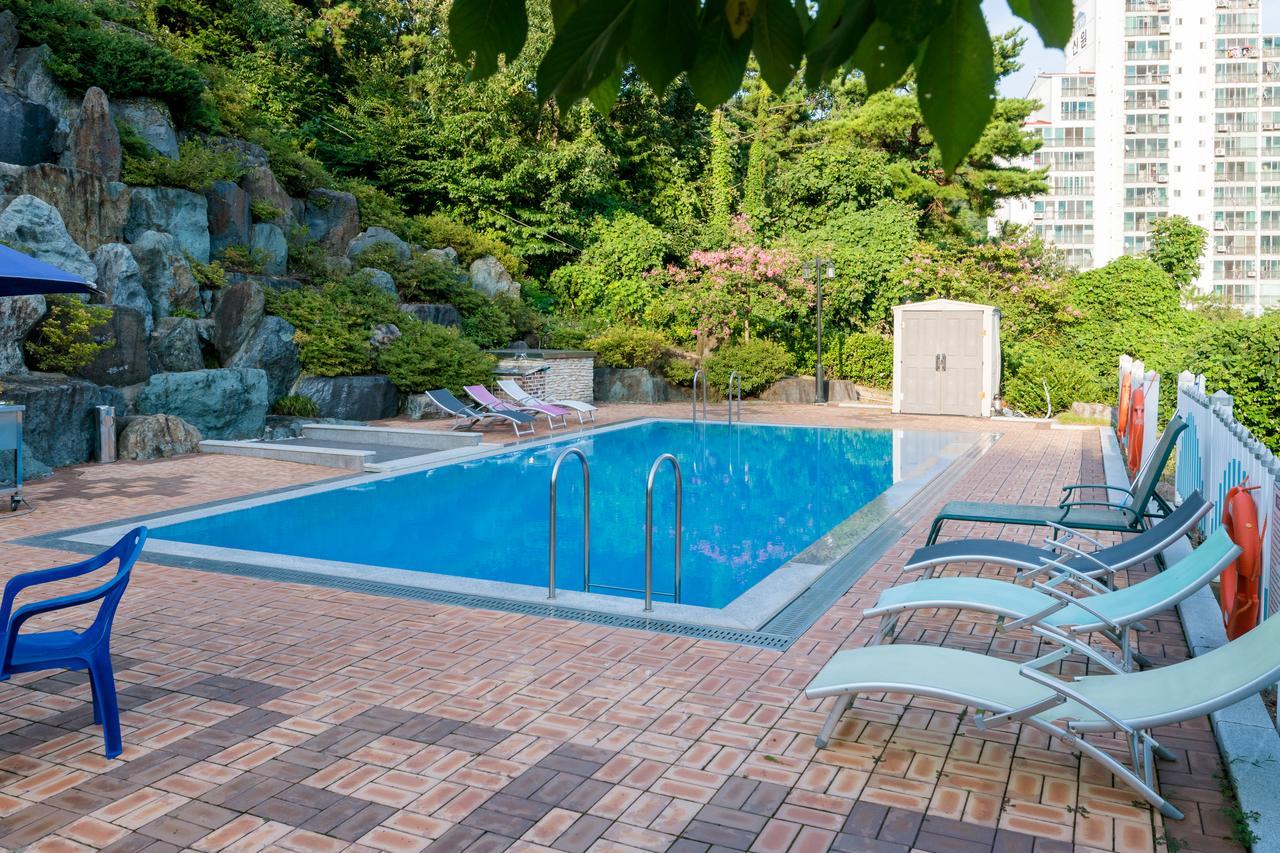 Home Fourest Resort Geoje Bagian luar foto