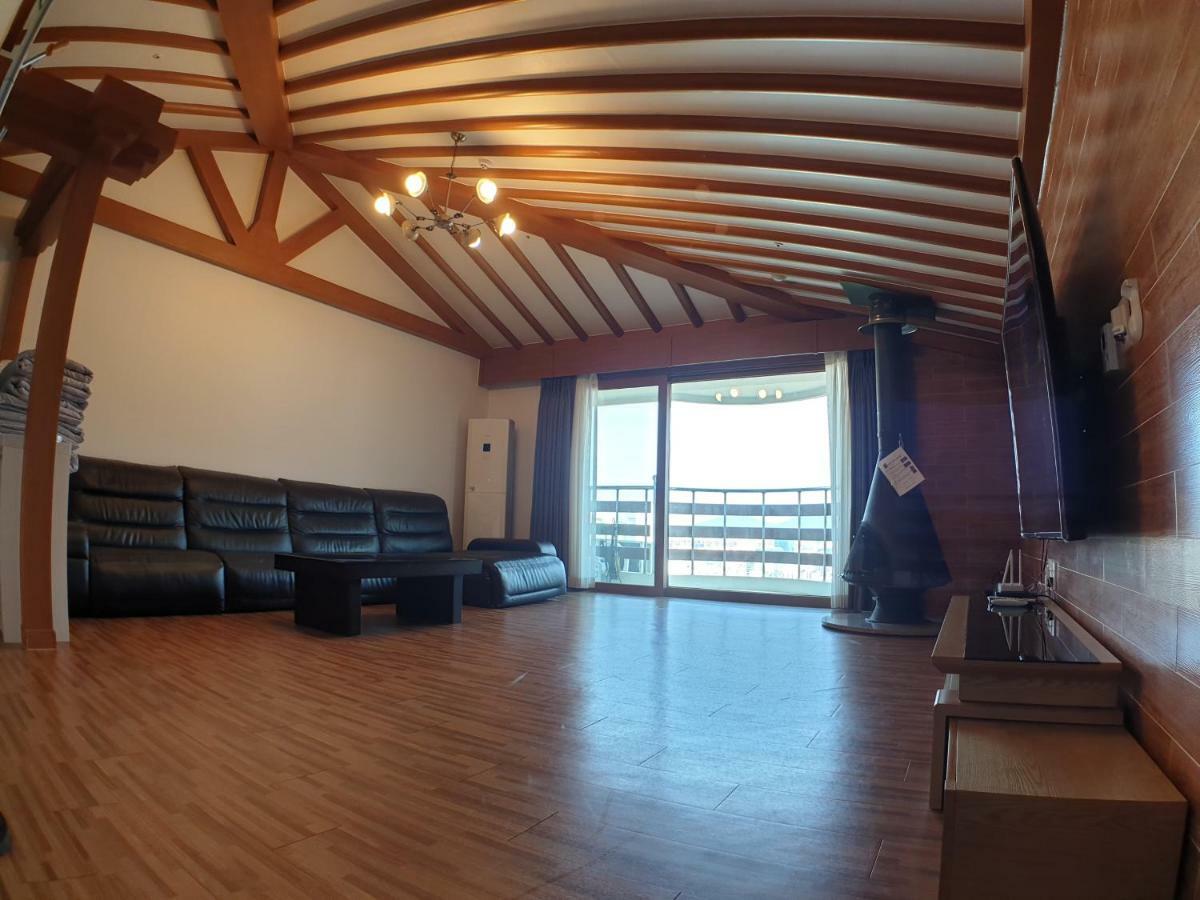 Home Fourest Resort Geoje Bagian luar foto